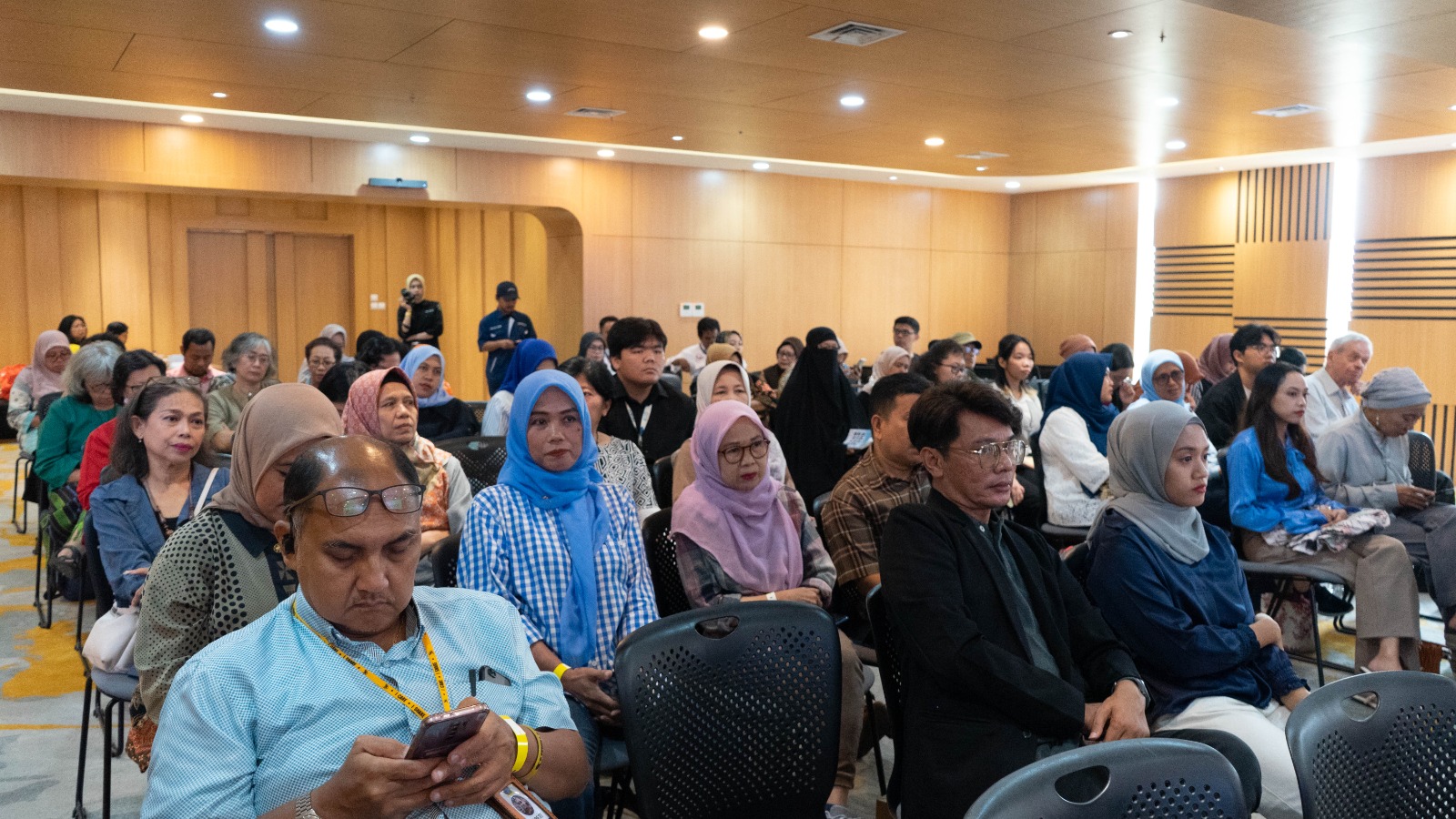 Peluncuran Buku "Mereka Yang Kupanggil Sahabat"